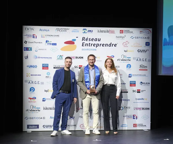 Franck Lafontaine, CEO of Wasoria, receives his trophy at the Réseau Entreprendre Bourgogne Laureates Evening