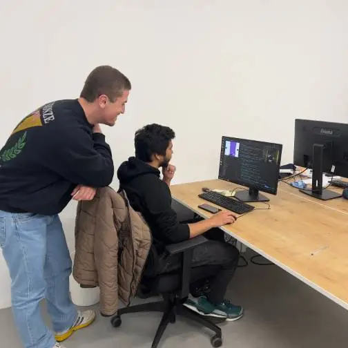 Photographie d'étudiants en stage chez Wasoria